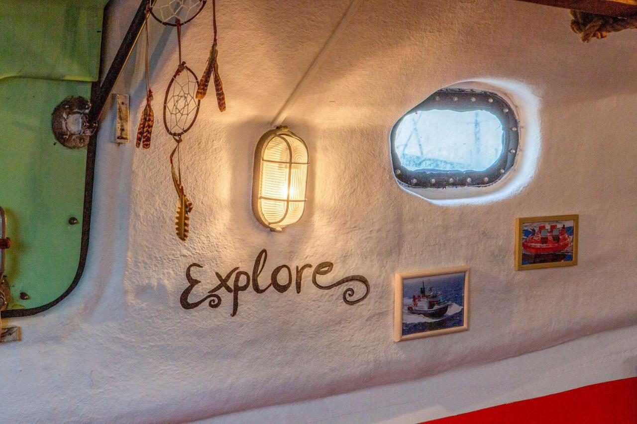 Polarstern - Unique Boatstay! Monnickendam Exteriör bild