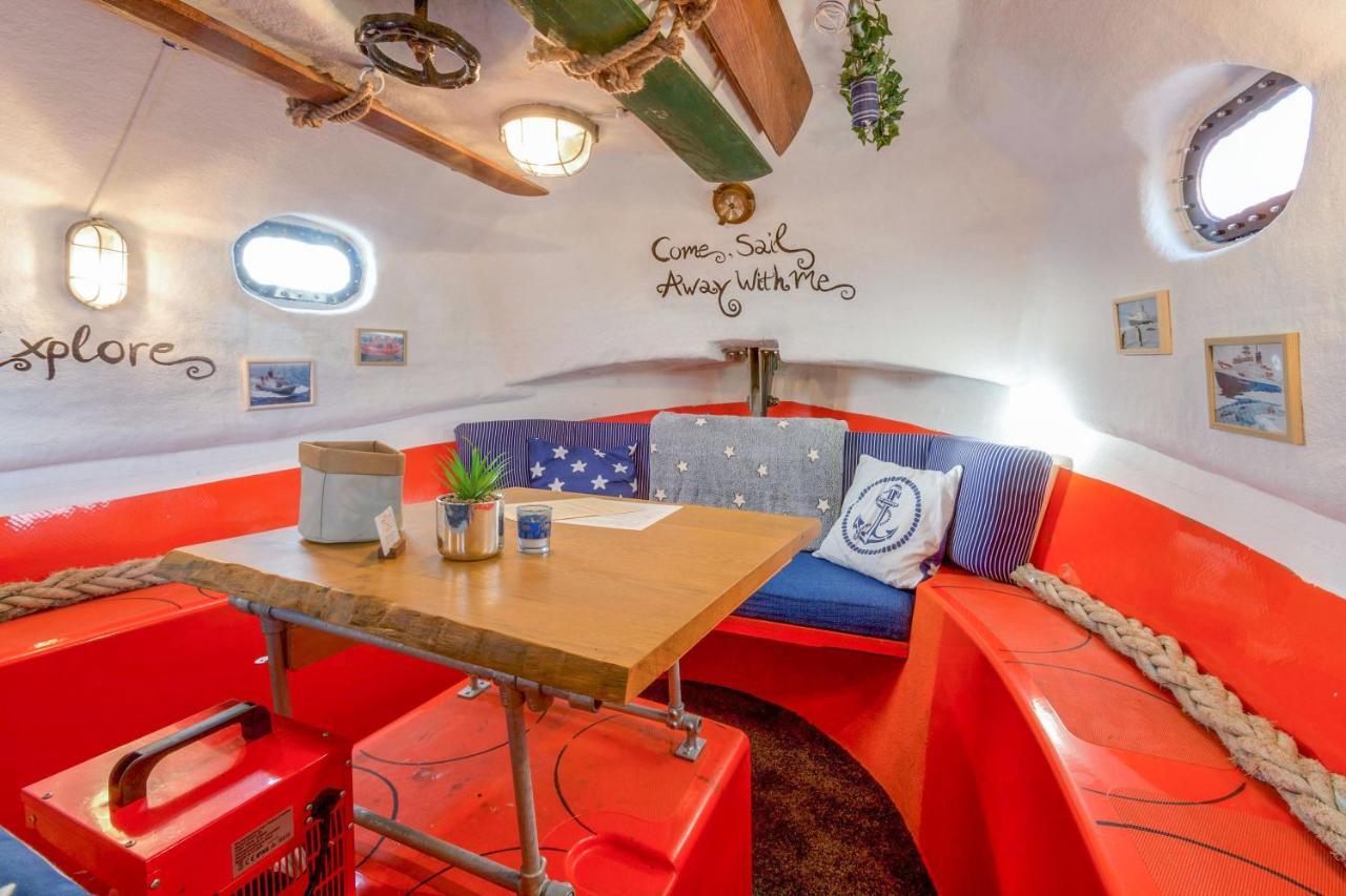 Polarstern - Unique Boatstay! Monnickendam Exteriör bild