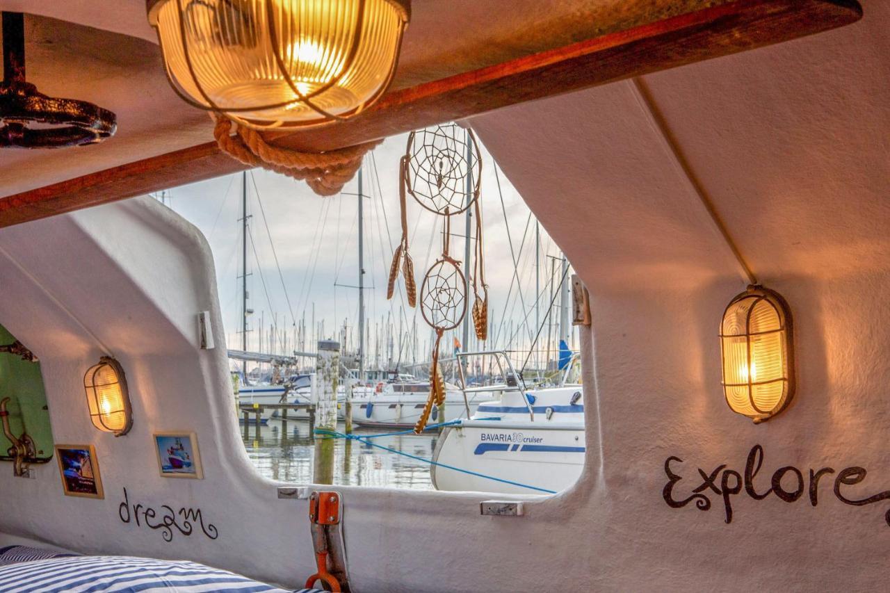 Polarstern - Unique Boatstay! Monnickendam Exteriör bild