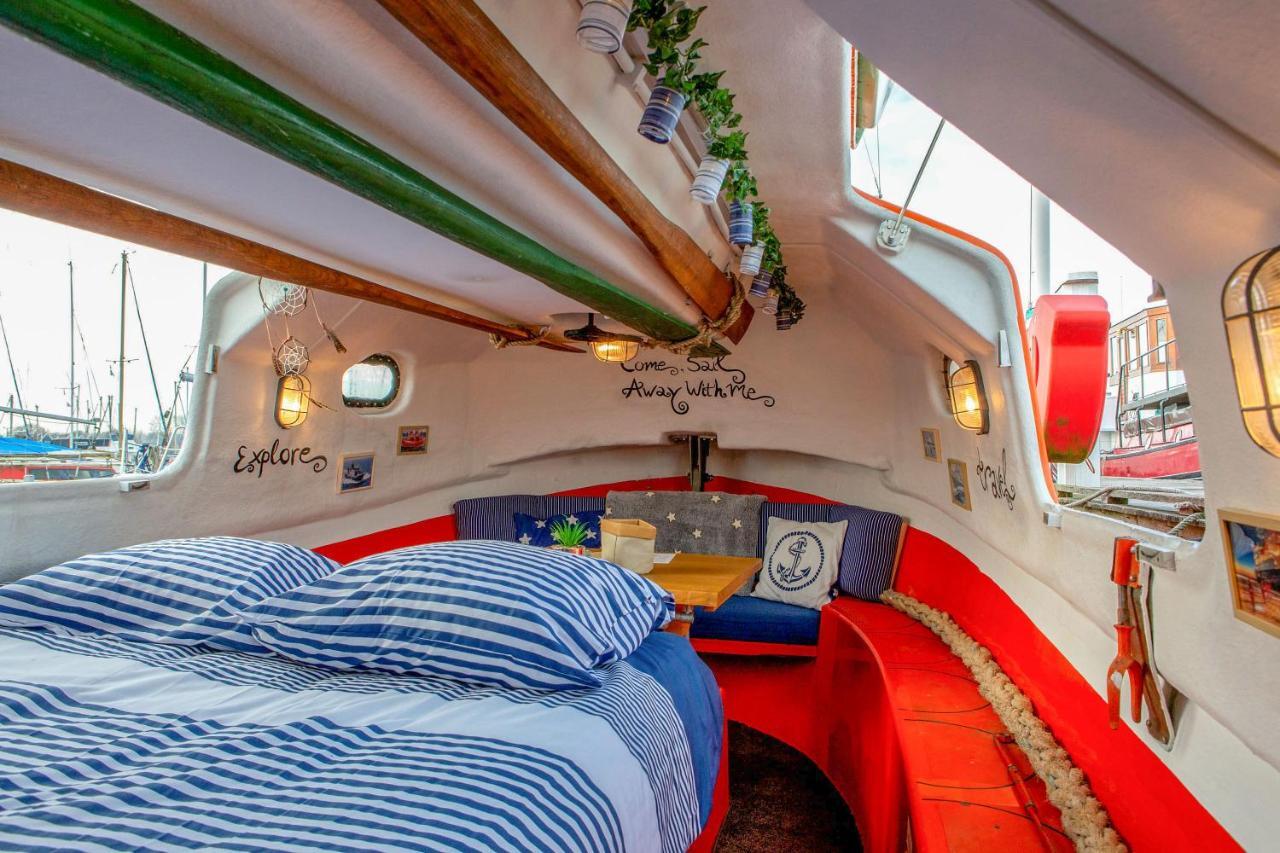 Polarstern - Unique Boatstay! Monnickendam Exteriör bild