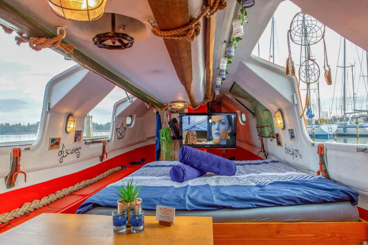 Polarstern - Unique Boatstay! Monnickendam Exteriör bild