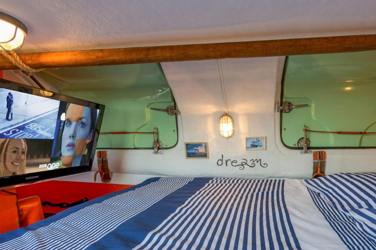 Polarstern - Unique Boatstay! Monnickendam Exteriör bild