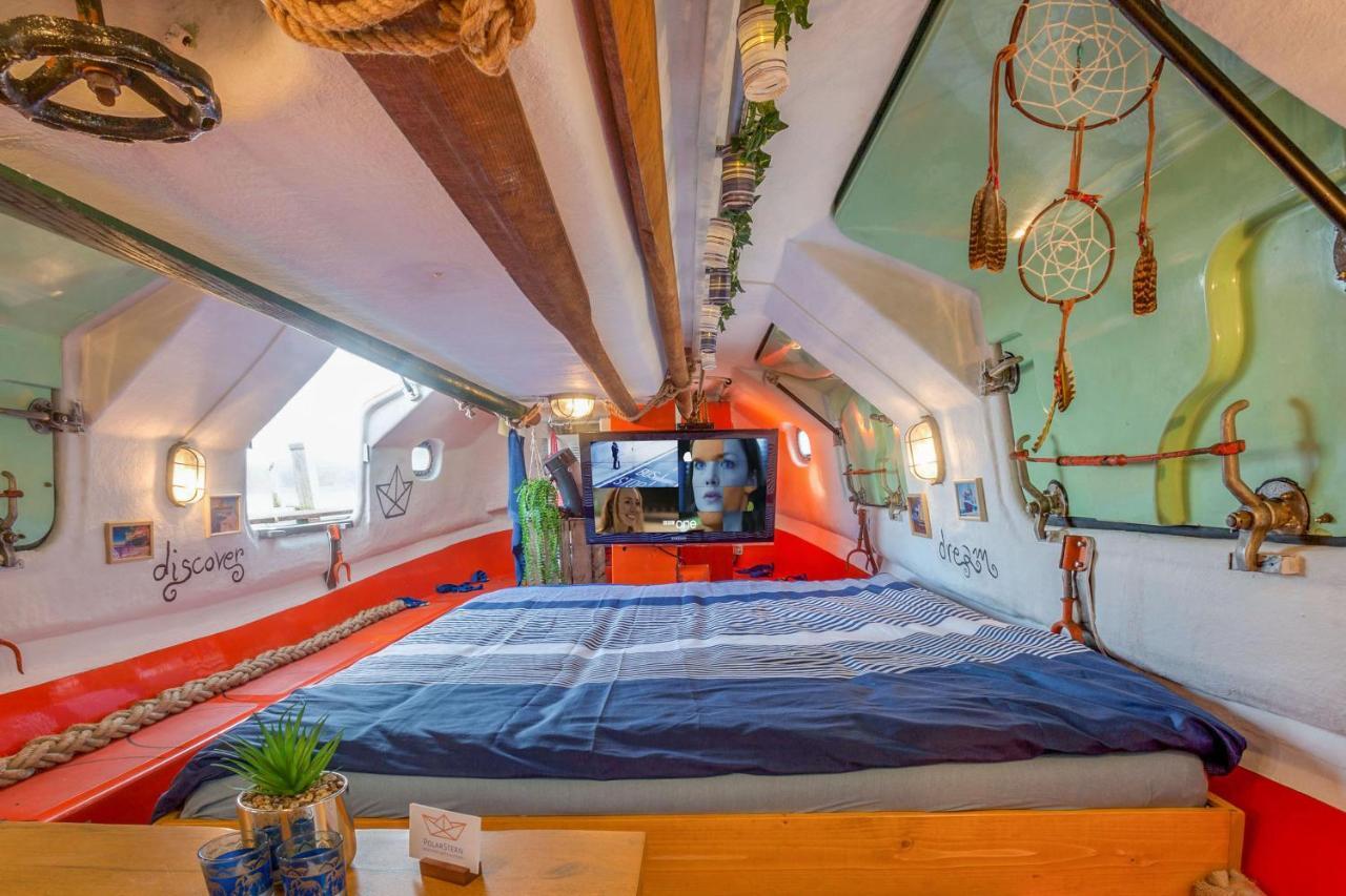 Polarstern - Unique Boatstay! Monnickendam Exteriör bild