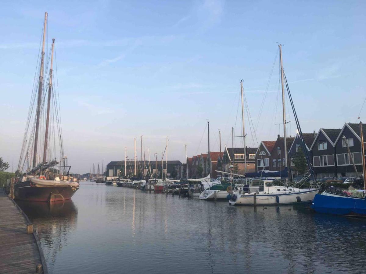 Polarstern - Unique Boatstay! Monnickendam Exteriör bild