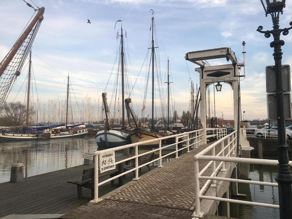 Polarstern - Unique Boatstay! Monnickendam Exteriör bild