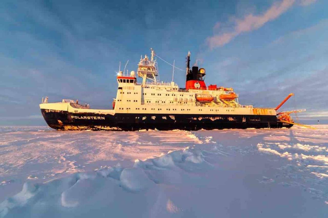 Polarstern - Unique Boatstay! Monnickendam Exteriör bild